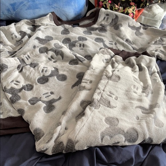 Disney pj set - Picture 2 of 3